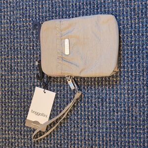 NWT Baggallini Tan Wristlet & Crossbody